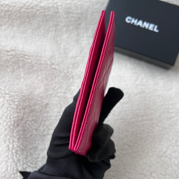 ❌❌Auth Chanel Classic Red Quilted Lambskin CC Logo Passport Holder - Picture 9 of 14